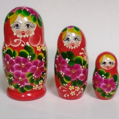 MATRIOSKA roja flores